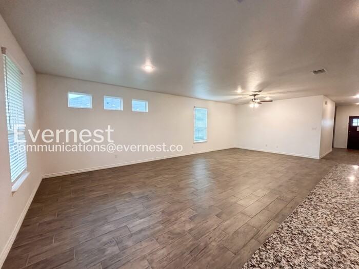 853 Freedom Cir - Photo 5 of 20