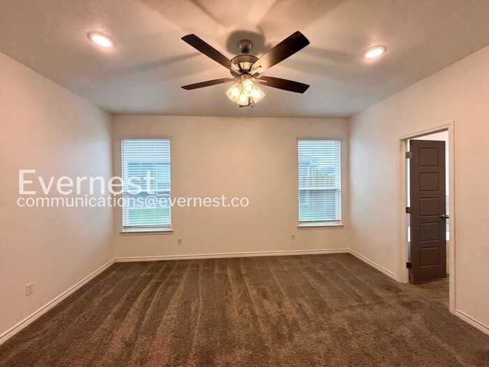 853 Freedom Cir - Photo 7 of 20