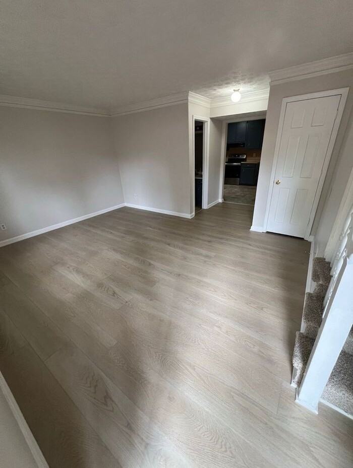 284 Scarlet Way - Photo 2 of 14