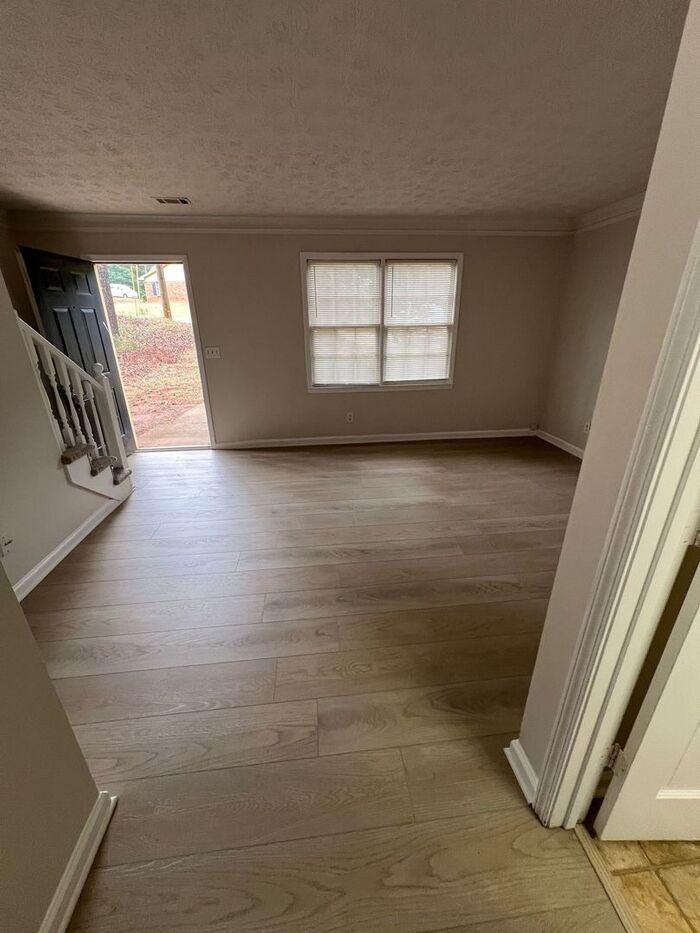 284 Scarlet Way - Photo 3 of 14