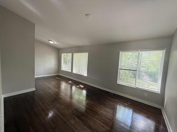 1232 Oakwood St - Photo 2 of 31