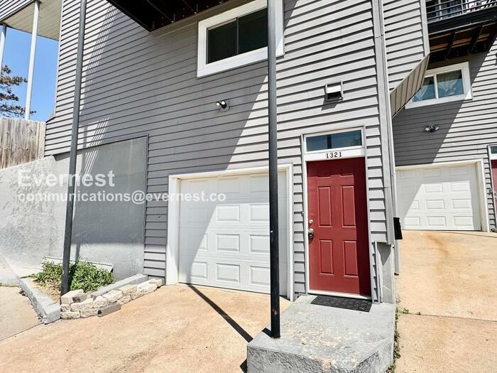 1321 S Lawton Ave - Photo 2 of 34