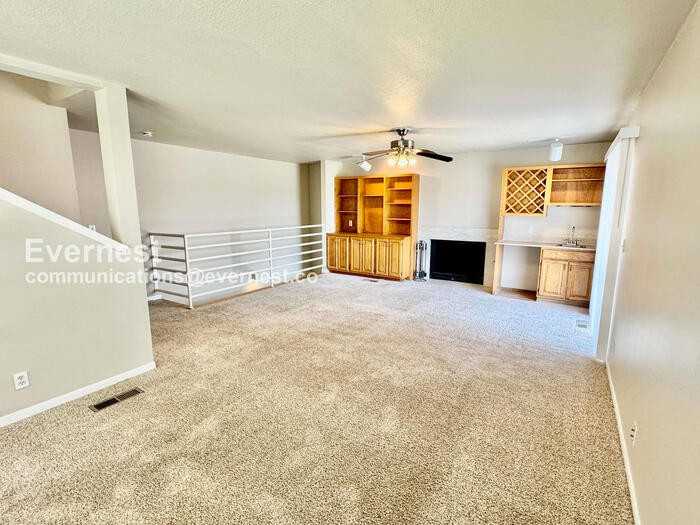 1321 S Lawton Ave - Photo 4 of 34
