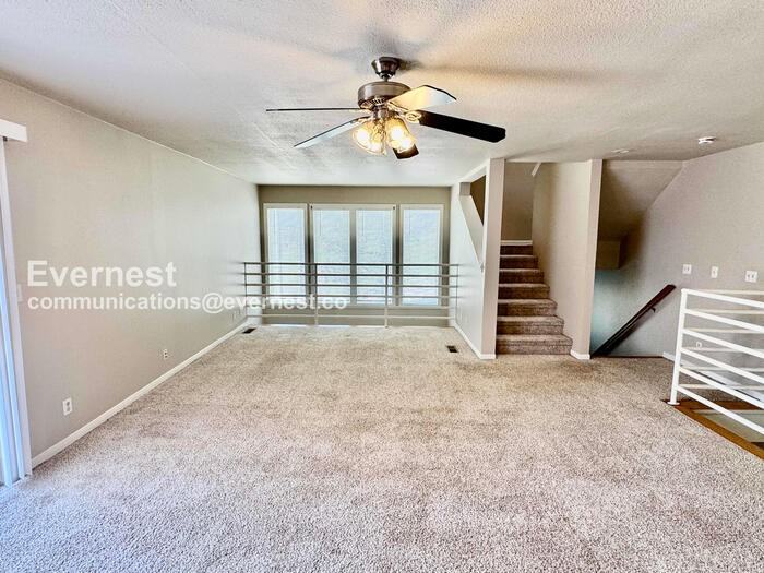 1321 S Lawton Ave - Photo 5 of 34