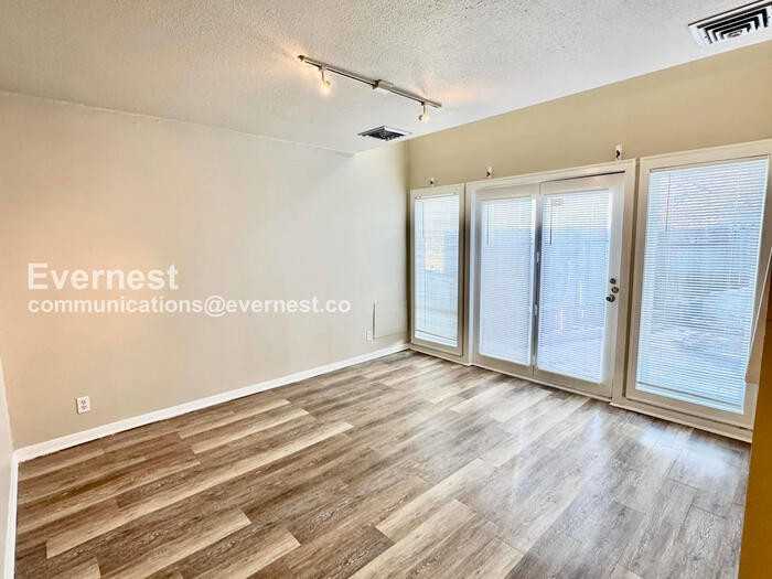 1321 S Lawton Ave - Photo 6 of 34