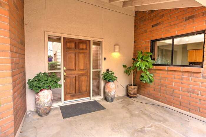 1410 W Hidden Crest Ct - Photo 2 of 47