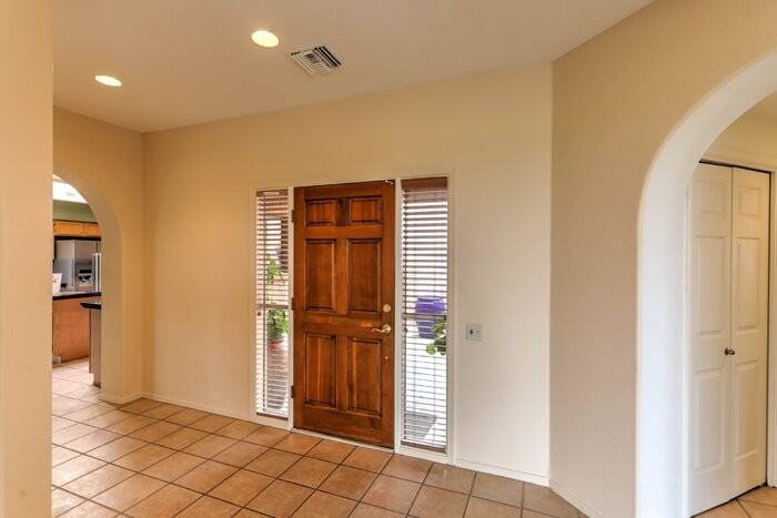 1410 W Hidden Crest Ct - Photo 3 of 47