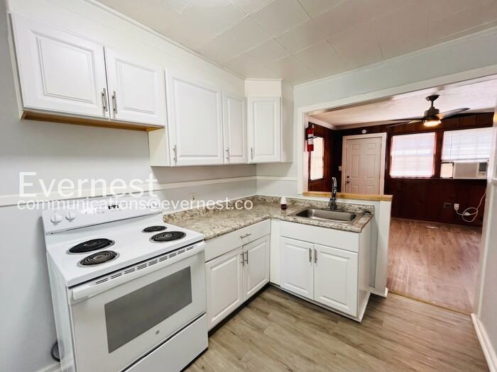 521 Launcelot Rd - Photo 4 of 27