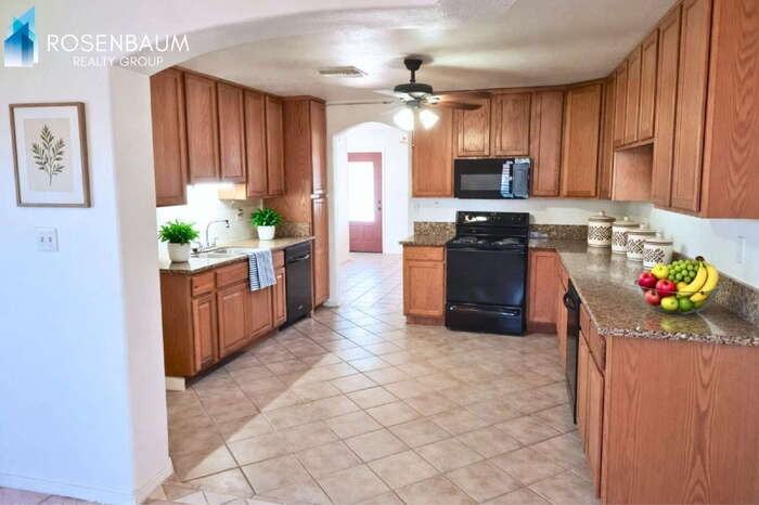 720 E Brenda Dr - Photo 2 of 11