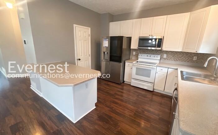 4003 Darby Park Rd - Photo 2 of 32