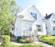 featured image of 911 E Washington St