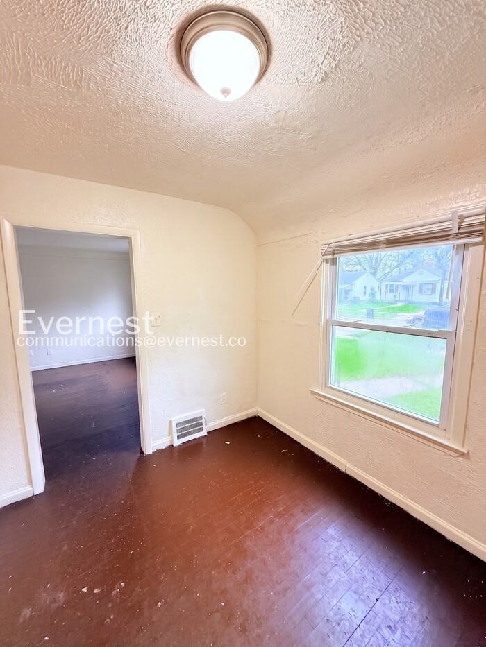 18659 Shaftsbury Ave - Photo 3 of 25
