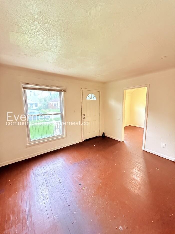 18659 Shaftsbury Ave - Photo 4 of 25