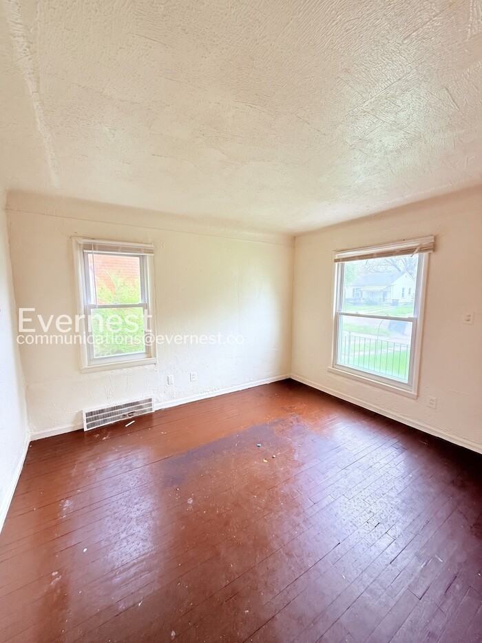 18659 Shaftsbury Ave - Photo 5 of 25