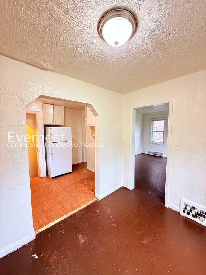 18659 Shaftsbury Ave - Photo 7 of 25