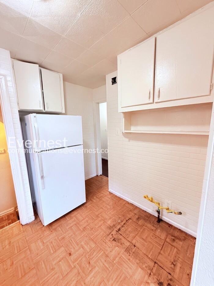18659 Shaftsbury Ave - Photo 3 of 25