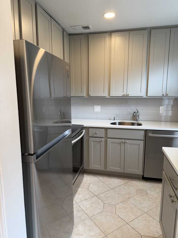 2611 Arlington Blvd #201 - Photo 2 of 15
