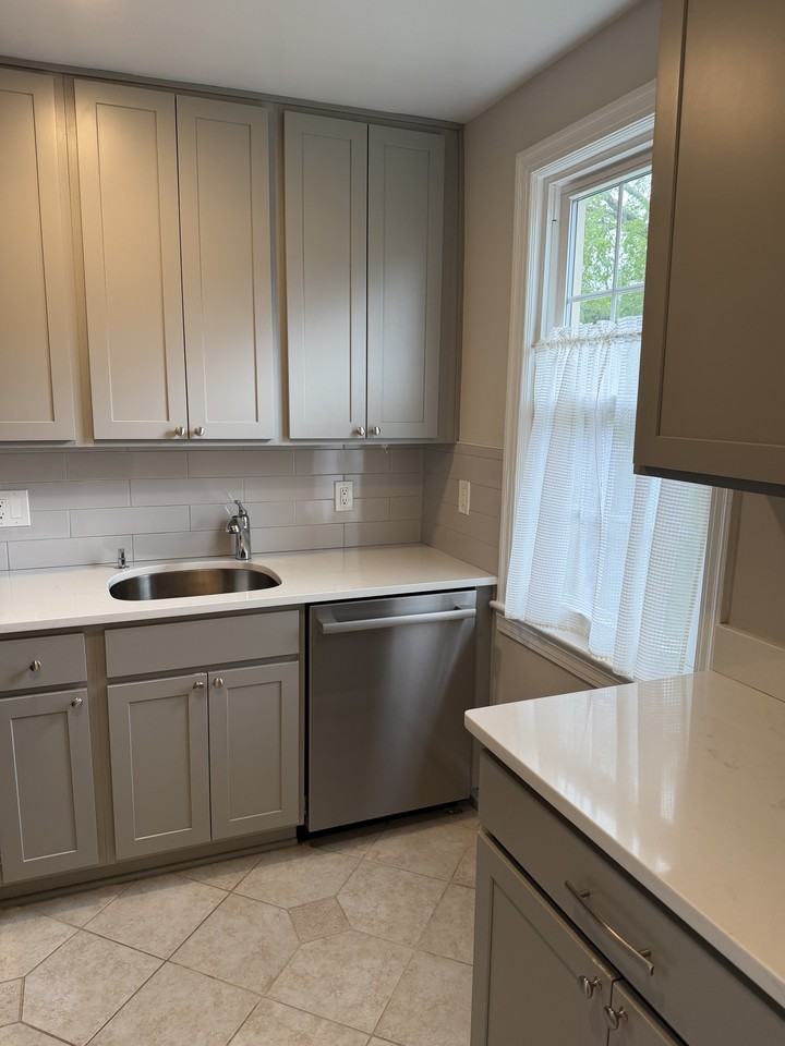 2611 Arlington Blvd #201 - Photo 3 of 15