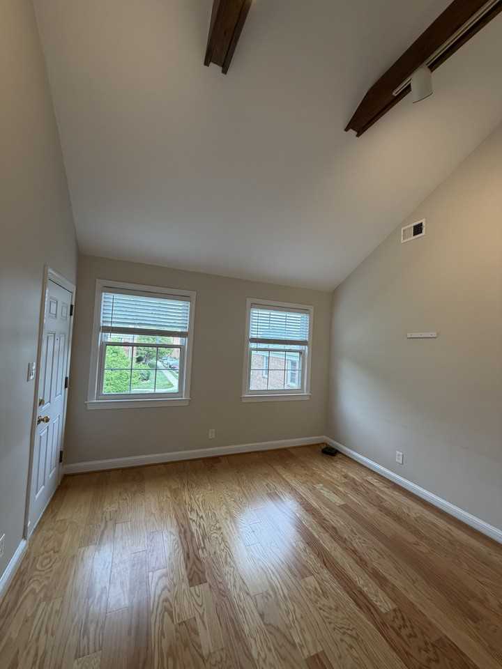 2611 Arlington Blvd #201 - Photo 4 of 15