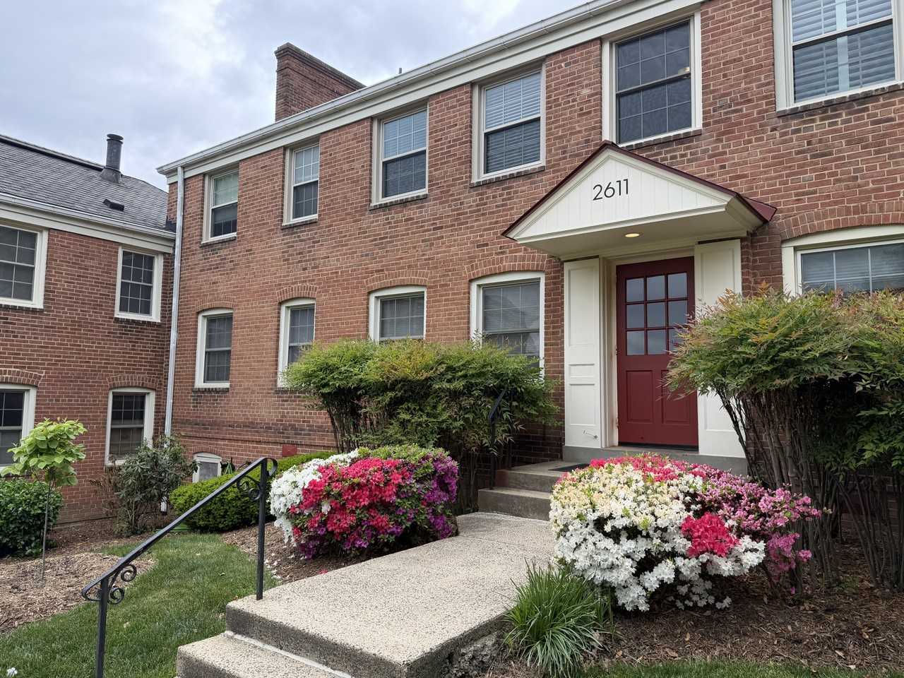 2611 Arlington Blvd #201