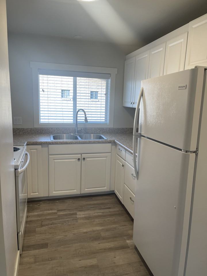 1330 Glenwood Ave #1 - Photo 6 of 15