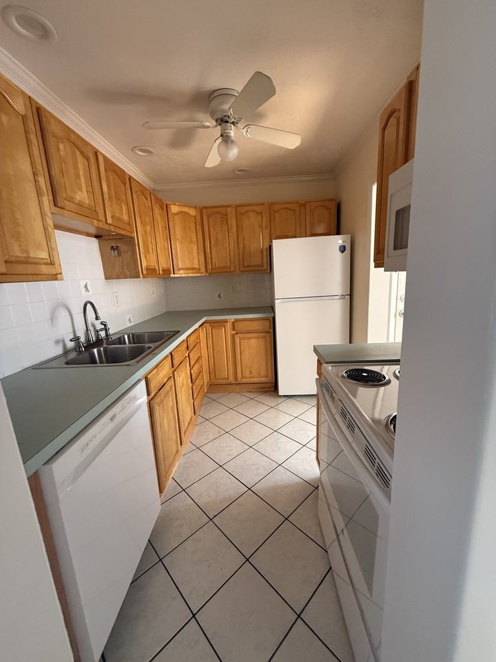 1262 Woodlawn Ter #NA - Photo 2 of 15