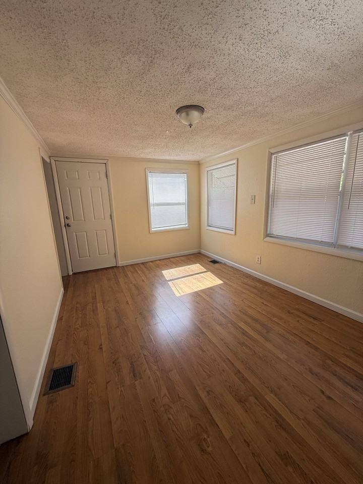 1262 Woodlawn Ter #NA - Photo 3 of 15