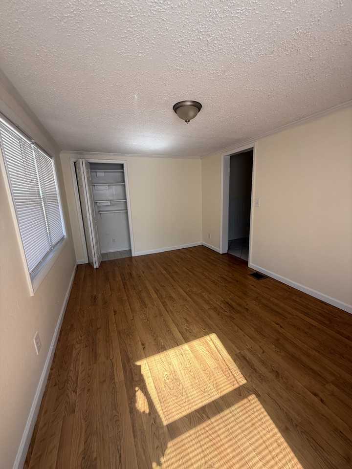 1262 Woodlawn Ter #NA - Photo 6 of 15