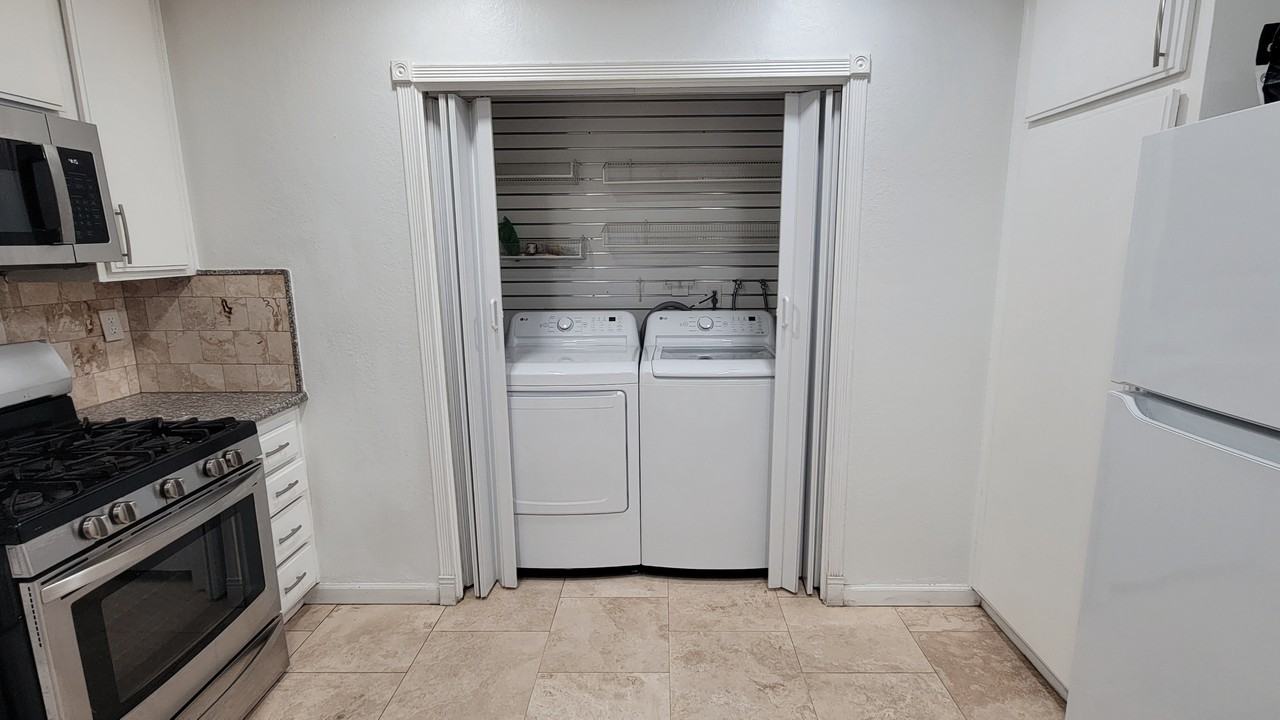 13643 New Haven Dr #2 - Photo 6 of 9