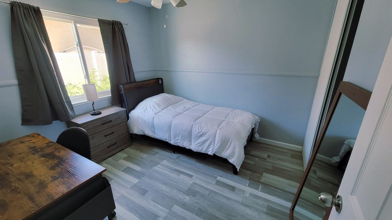 13643 New Haven Dr #2 - Photo 7 of 9