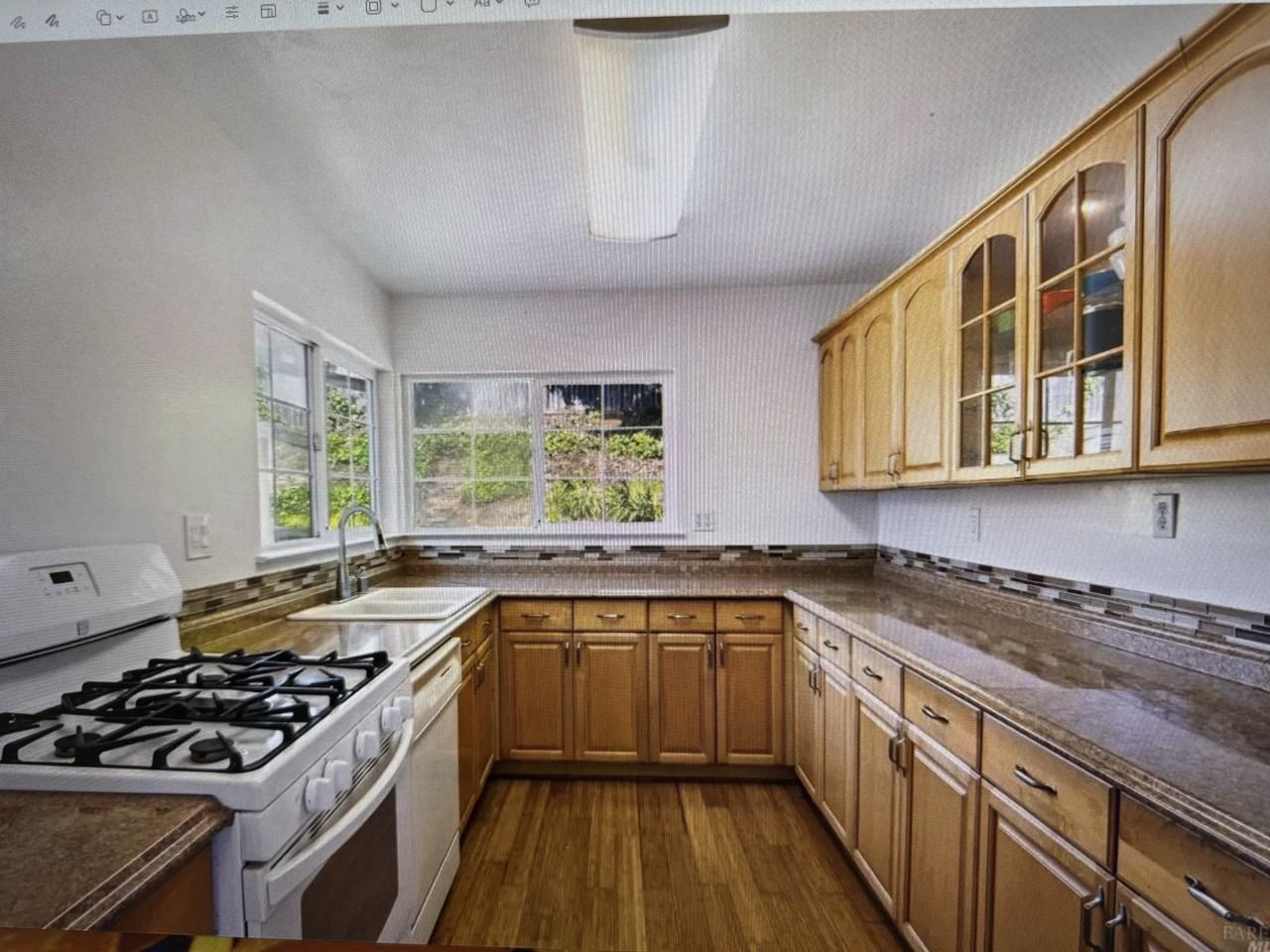 546 Pinewood Dr #NA - Photo 2 of 8
