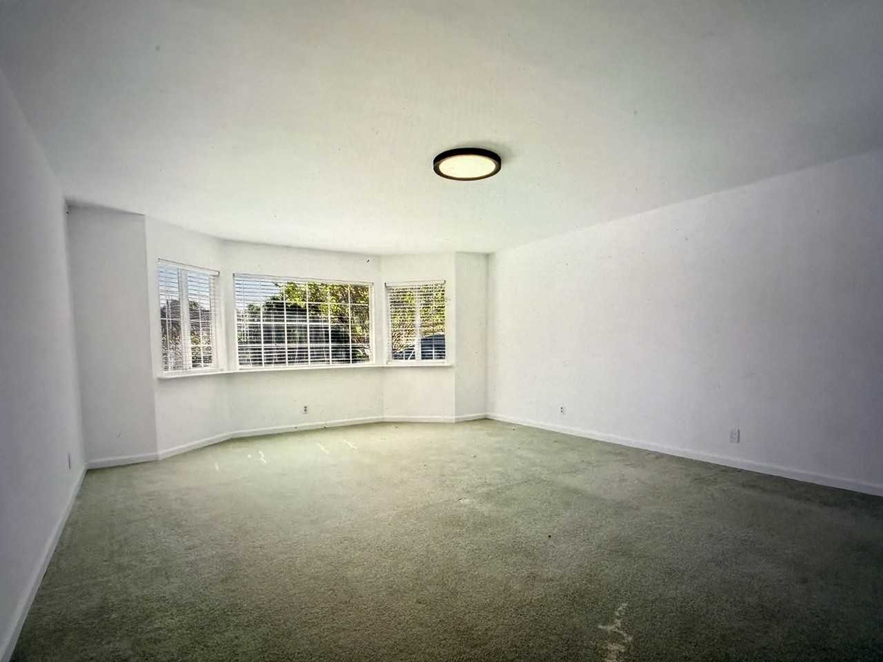 546 Pinewood Dr #NA - Photo 5 of 8