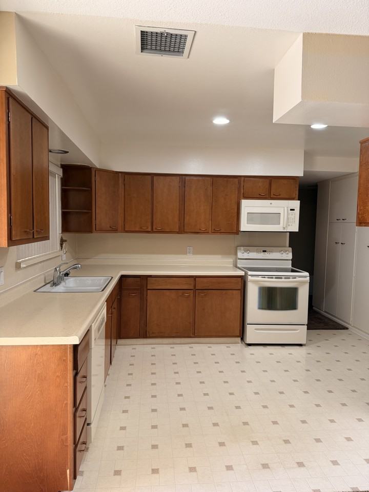 611 S Palm Ave #K - Photo 3 of 15