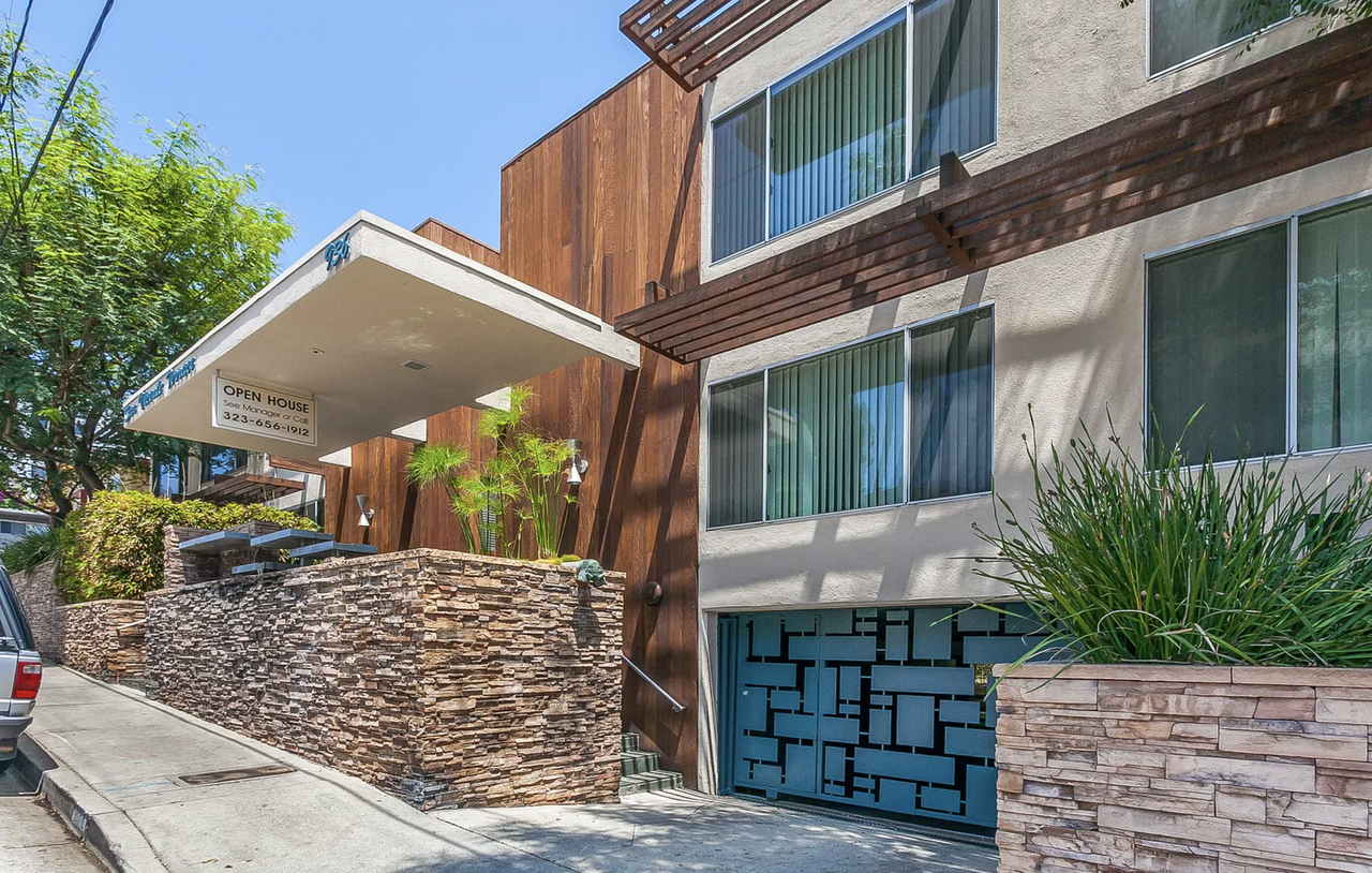 936 N San Vicente Blvd #8 - Photo 2 of 19