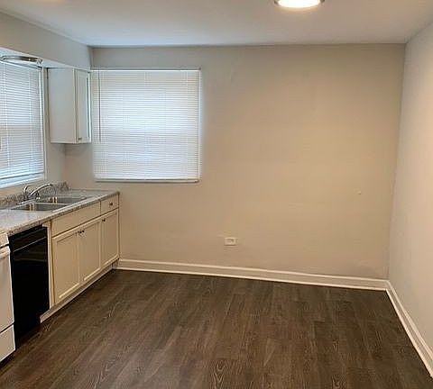 1026 E Division St #B - Photo 3 of 5