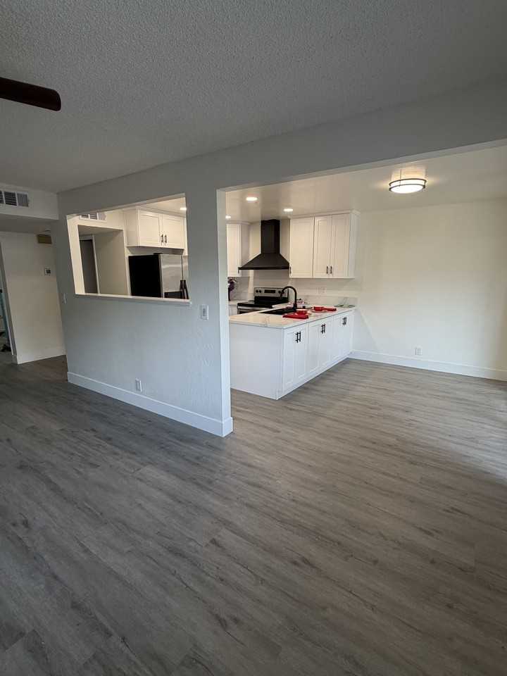5128 Greenberry Dr - Photo 4 of 9