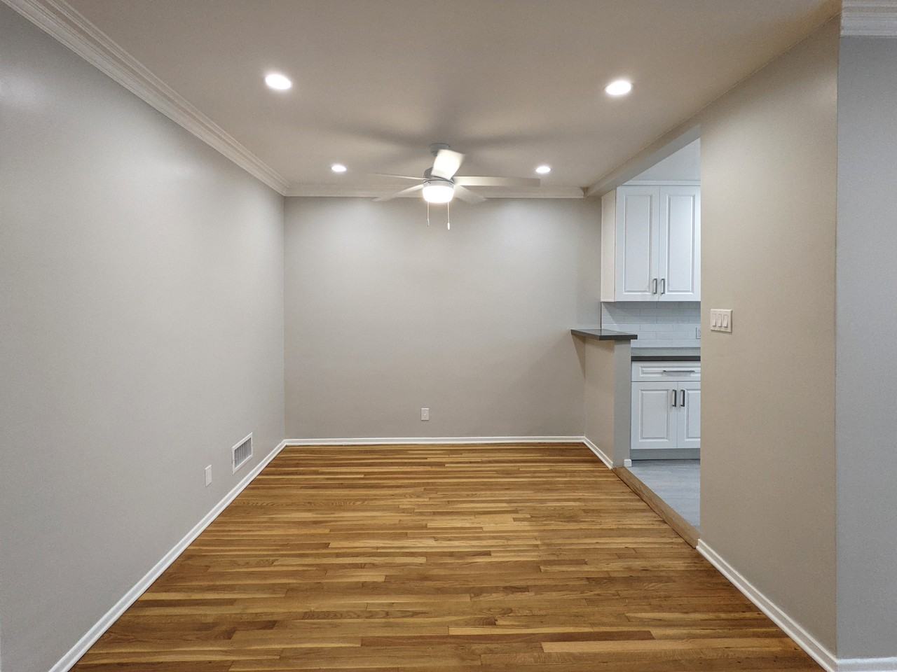 458 S Oakhurst Dr #5 - Photo 4 of 20