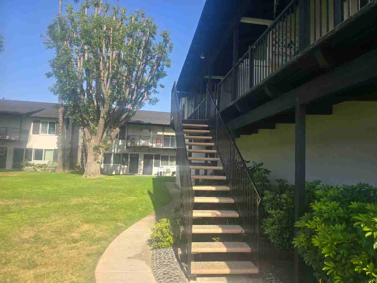 371 N Oak St #F - Photo 2 of 13