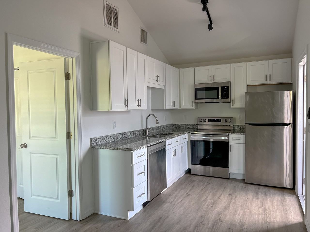 1278 Jade Pl #NA - Photo 3 of 7