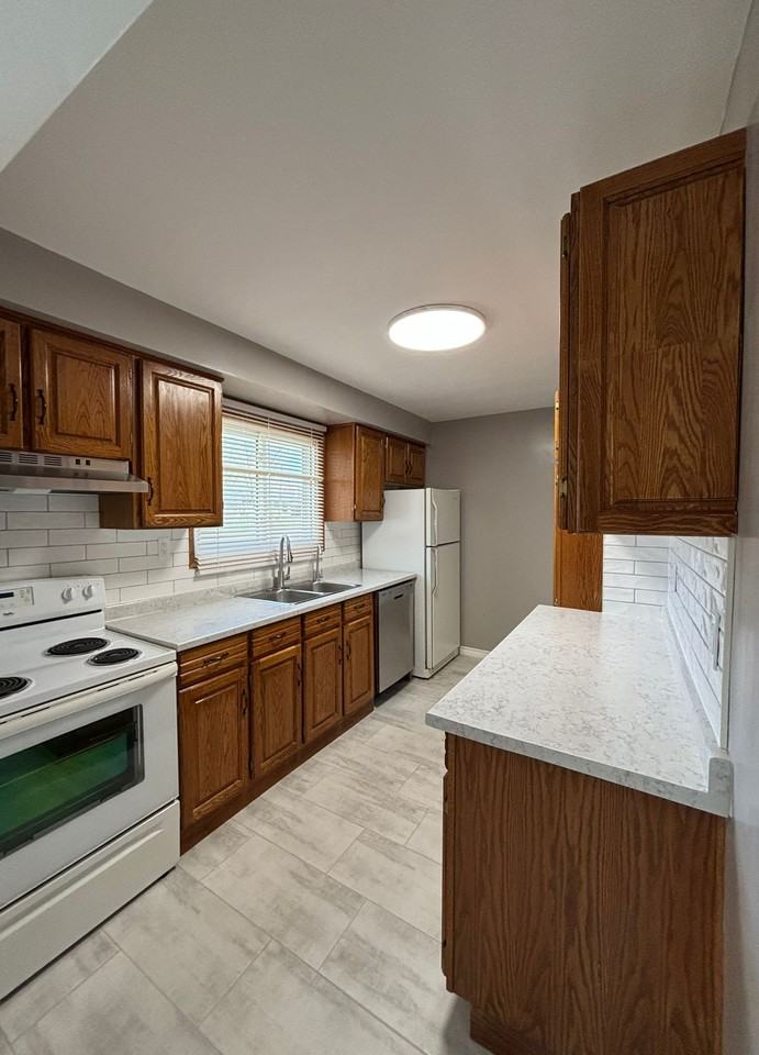 350 Victoria Road North - Photo 4 of 29