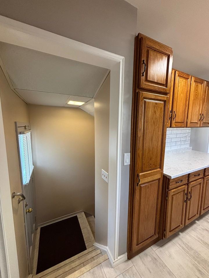 350 Victoria Road North - Photo 3 of 29