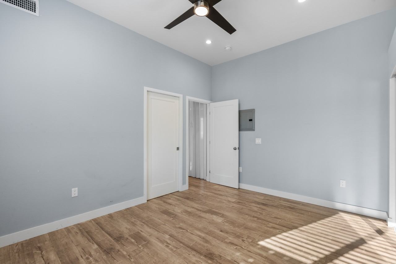6927 Cozycroft Ave #NA - Photo 2 of 14