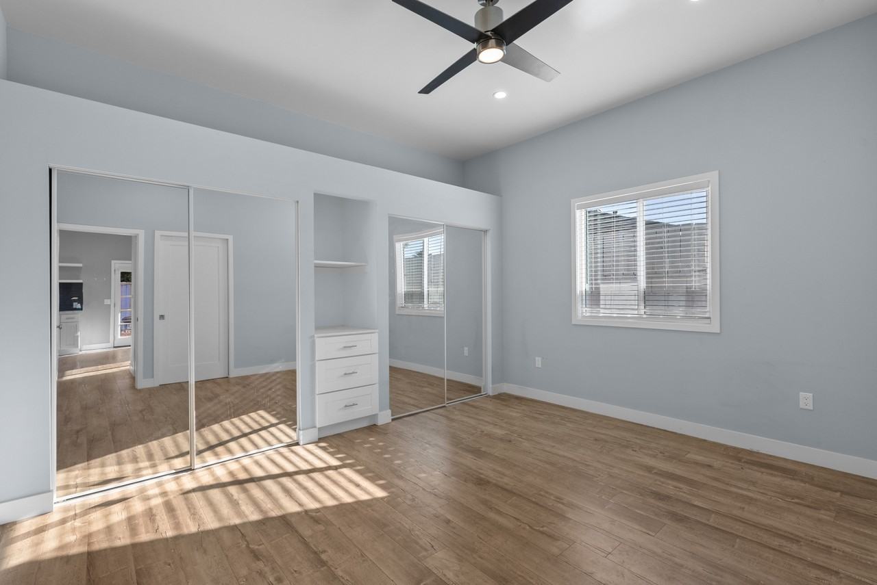 6927 Cozycroft Ave #NA - Photo 3 of 14