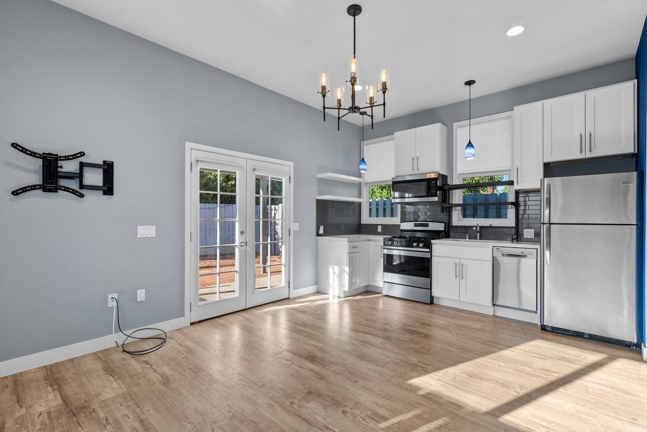6927 Cozycroft Ave #NA - Photo 5 of 14