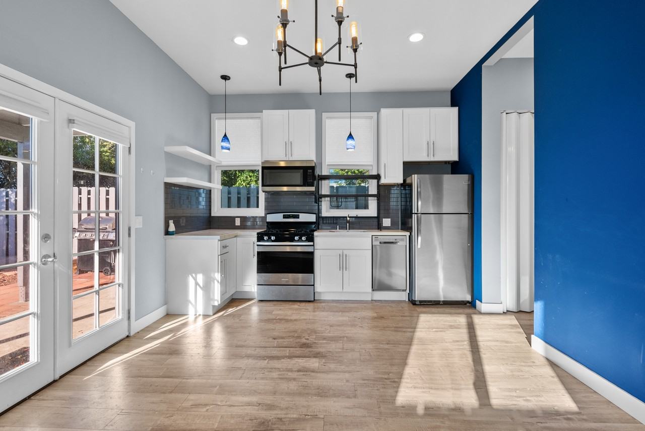 6927 Cozycroft Ave #NA - Photo 6 of 14