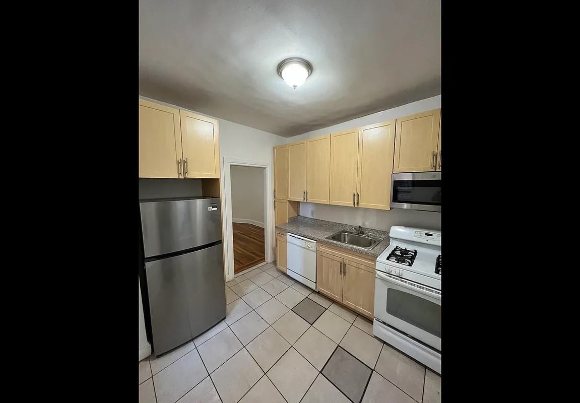 39-25 65th Street #2C - Photo 3 of 4