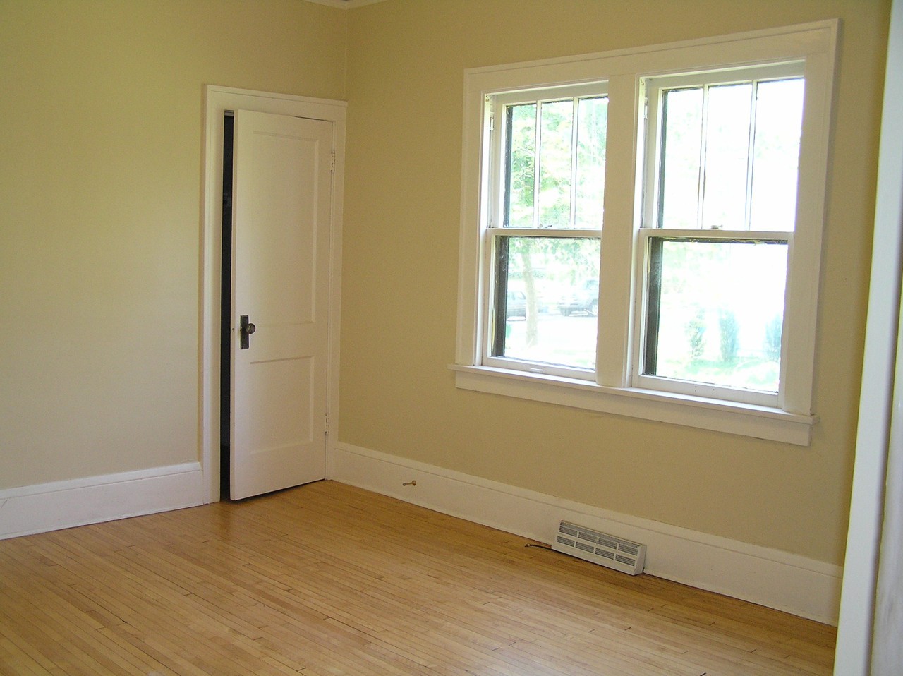 743 Laurel Avenue - Photo 6 of 10