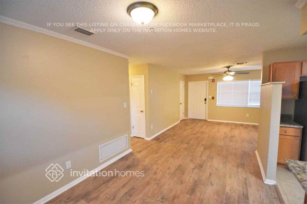 992 Union St - Photo 3 of 20