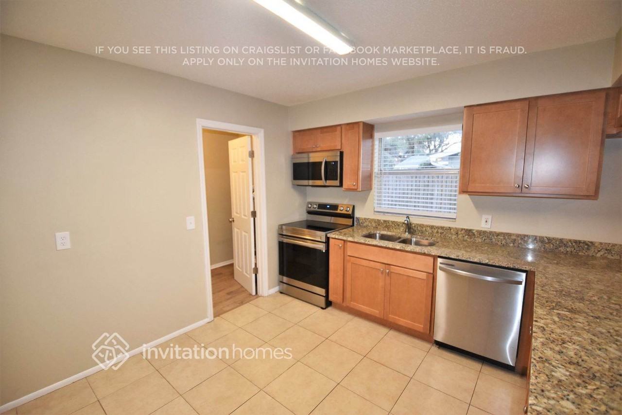 992 Union St - Photo 7 of 20