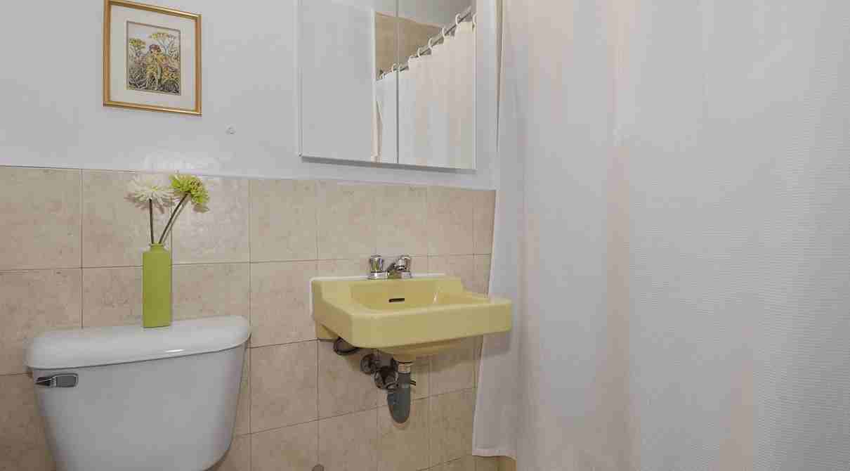 214 St. George - Photo 3 of 10